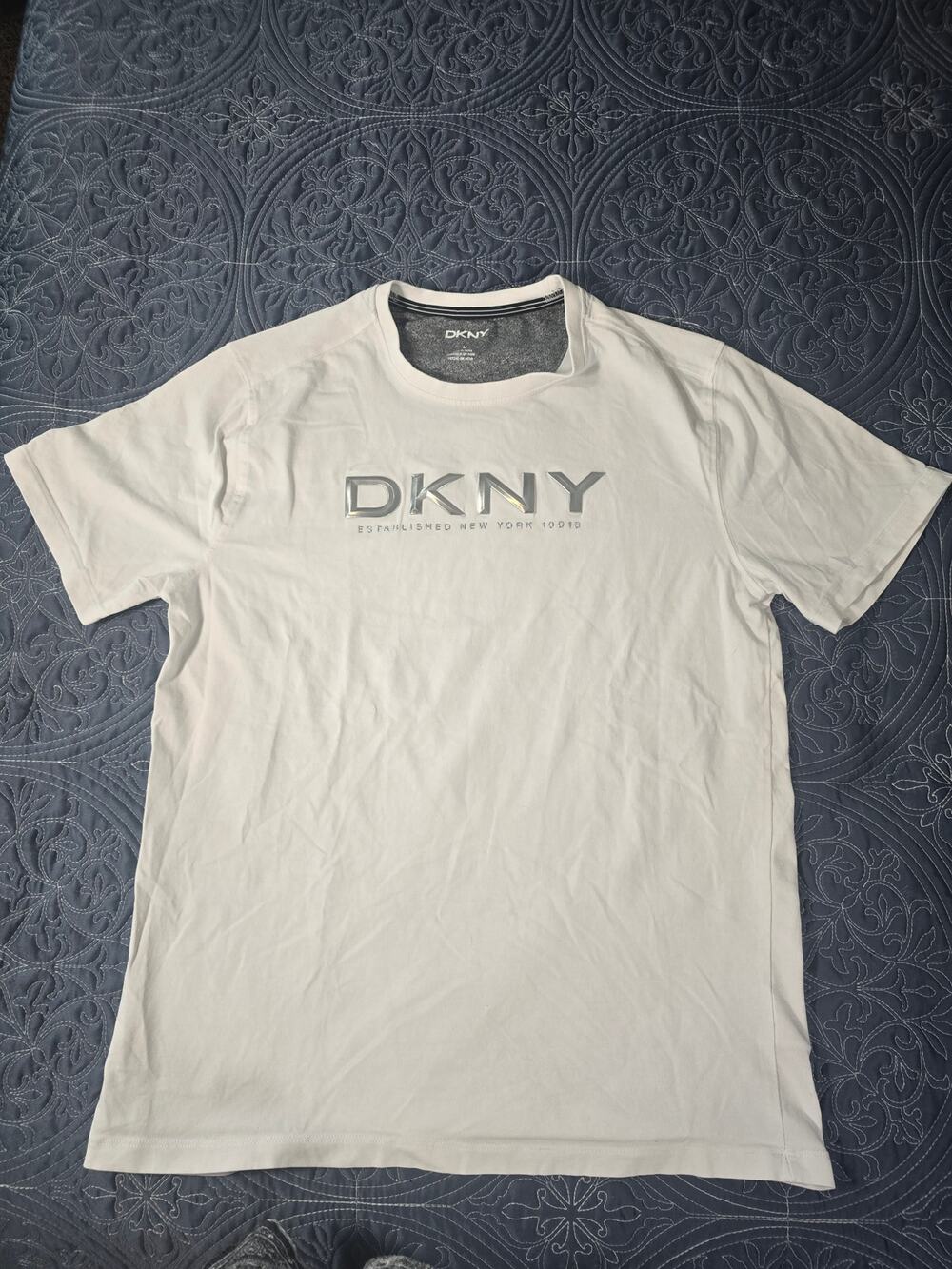 DKNY Logo Tee White Gray Graphic T Shirt Size M Minimalist Casual